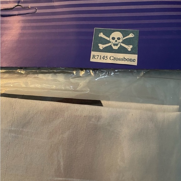 3’ x 5’ flag.  Skull & Crossbones - Picture 4 of 4